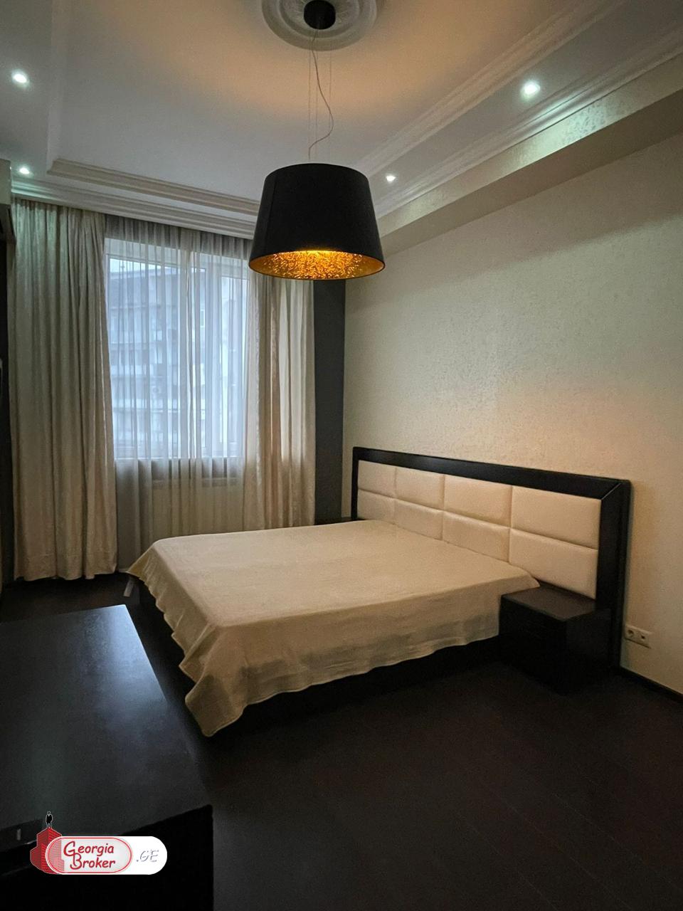 продается квартира с новым ремонтом 3-комнаты